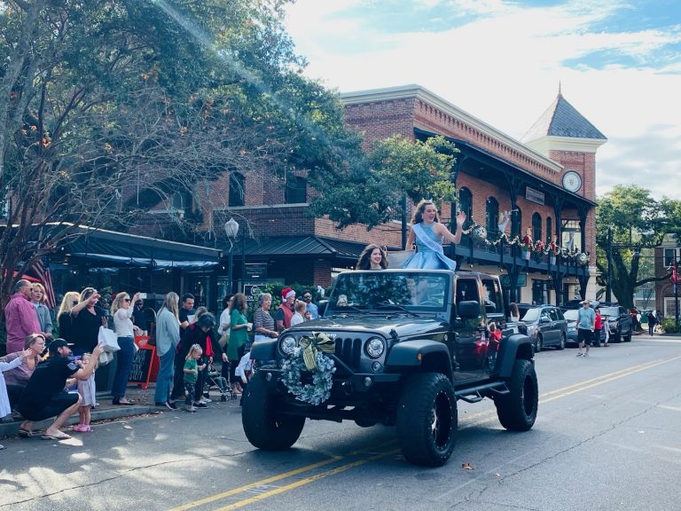 Christmas Parade Rolls Through Ocean Springs Biloxi MS Local Area