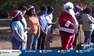 Laurel High School students spread Christmas joy