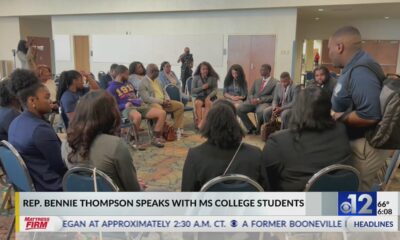 Rep. Thompson speaks with Mississippi college students