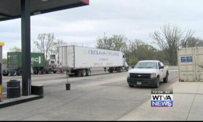 Truckers react to high winds Monday morning