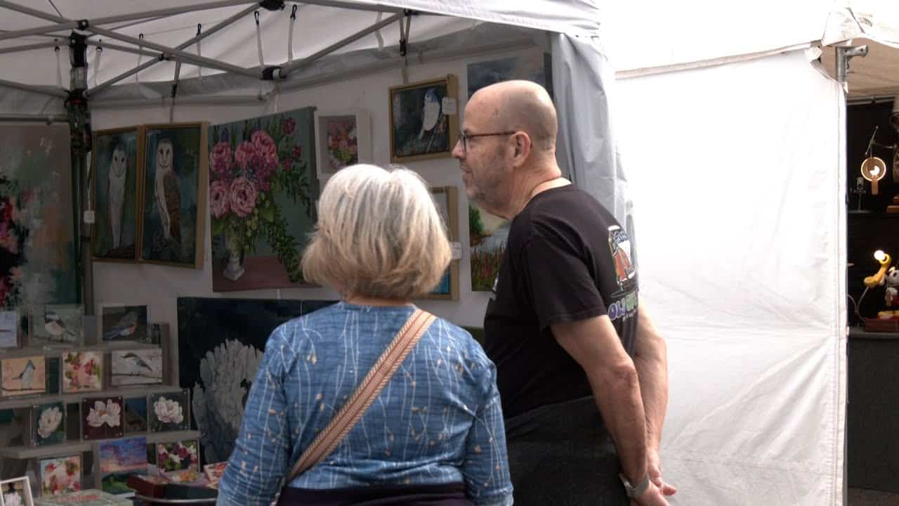 Artists, tourists try to make the most of shortened Fairhope Arts and Crafts Saturday