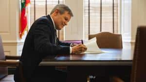 Lee signs Farmland Preservation Act | Tennessee