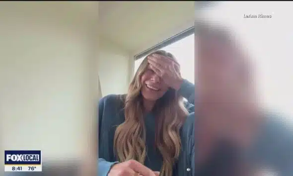 Country singer's teeth fall out on stage