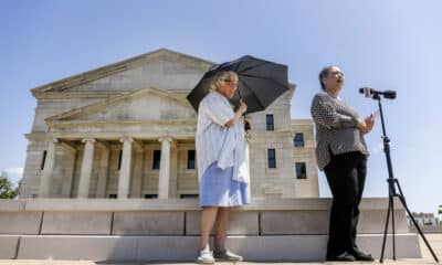 Death penalty foes ask governor to stop execution