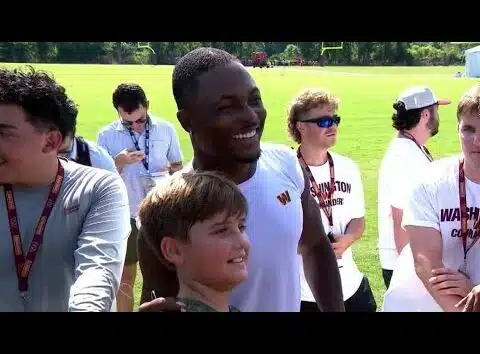 Commanders wide receiver Terry McLaurin draws cheers, brushes away talk of contract